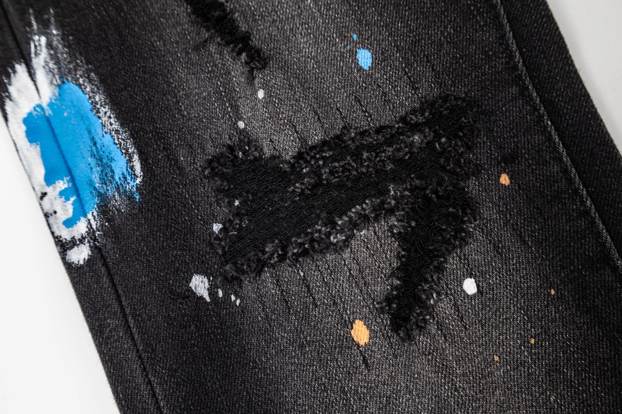135 PURPLE Heavy Industry Star Inkjet Printing Jeans​​ This pair of jeans is made of charcoal Gray denim, with sequins and inkjet printing technology. The star pattern is super atmospheric! Slim cut, fit the leg lines, perfect for daily wear or street style🌟. The spray-painted design makes the pants full of layers and strong visual impact. Pair them with simple tops or sequined items to easily create a personalized look and have a high return rate. Style number: # Color: Black Size: 28 30 32 34 36